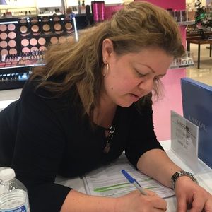 Meet your Posher, Caroune